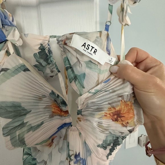 Astr Floral Cream and Blue Maxi Dress - Picture 4 of 4